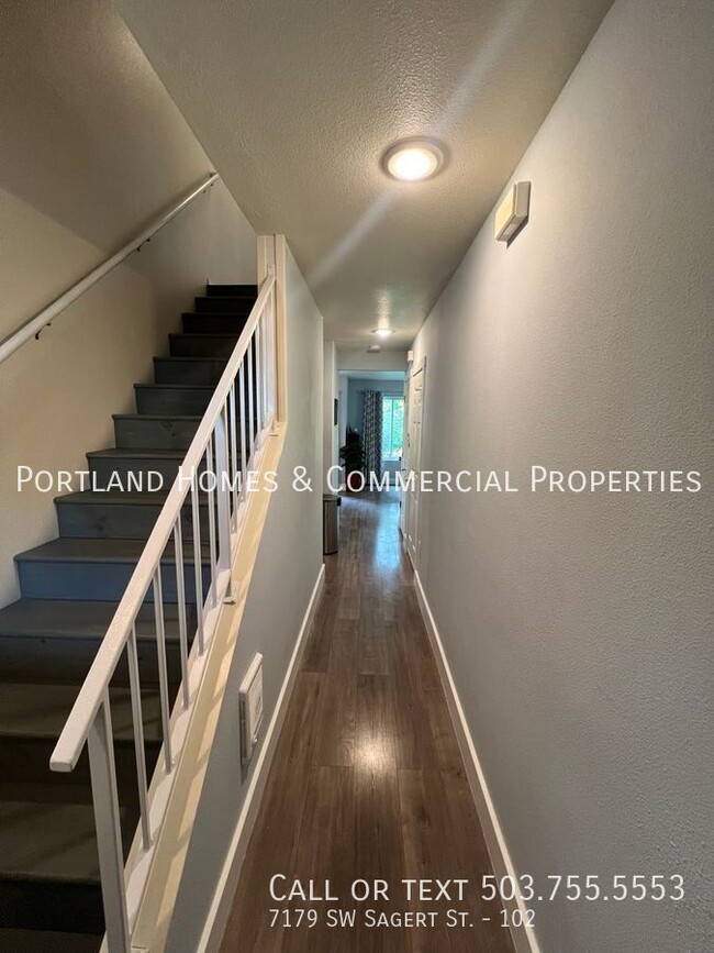 Building Photo - 2 Bedroom Condominium