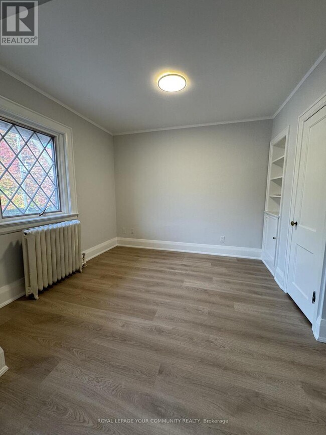 Photo du bâtiment - 183 St Clair Ave E