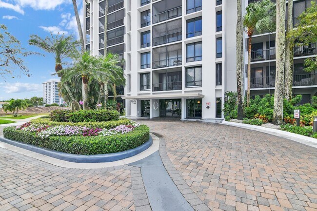 Foto del edificio - 7754 Lakeside Blvd