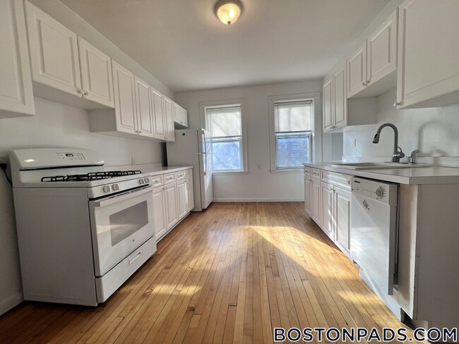 Building Photo - 14 Centre St