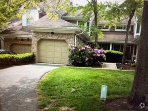 Building Photo - 42 Springwood Ct