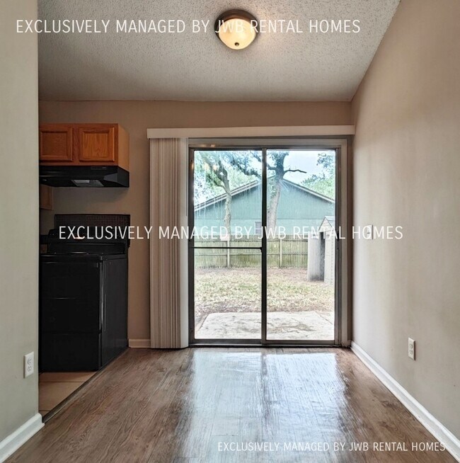 Building Photo - 1056 Willow Cove Ct W