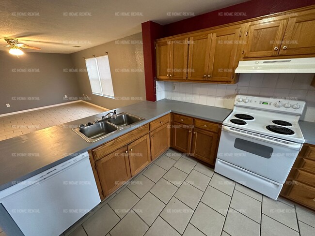 Building Photo - Spacious 3 bed 2 bath apt unit in Richmond...
