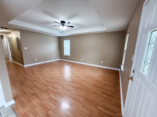 Building Photo - 304 Spring Creek Dr