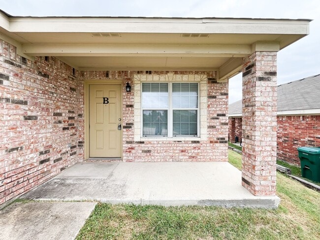 Building Photo - 310 N 10th St