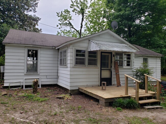 Building Photo - 121 Meade Lake Rd