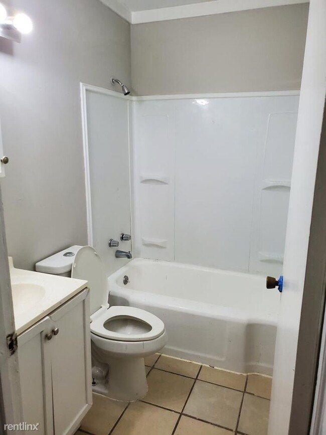 Building Photo - 3 br, 1 bath House - 3158 Alameda Drive