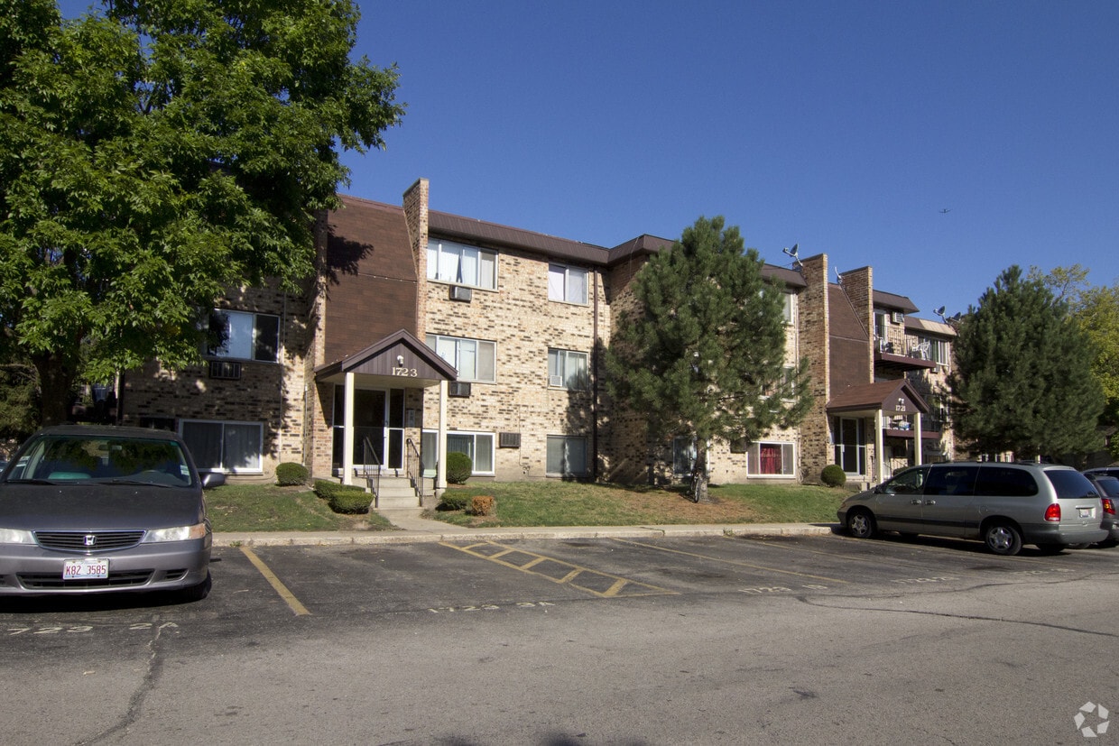 Building Photo - 1747 W Chariot Ct