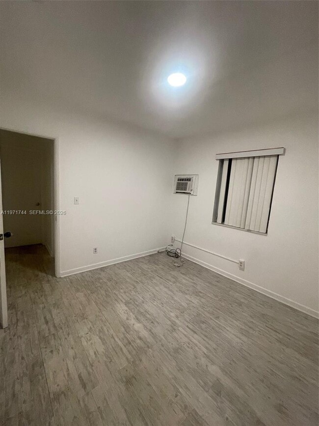 Foto del edificio - 121 NE 169th Terrace