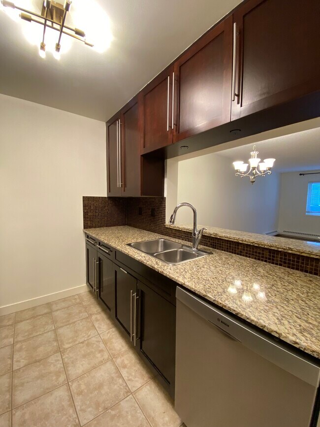 Photo du bâtiment - Spacious 1 Bedroom Main Floor Unit at Aurora at Chinook – Kingsland
