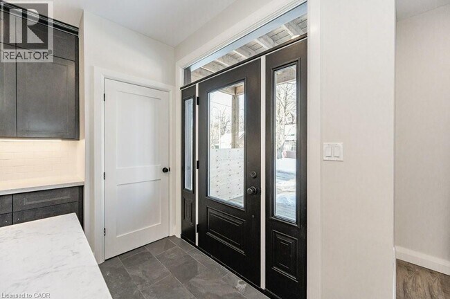 Photo du bâtiment - 153 Wentworth Ave