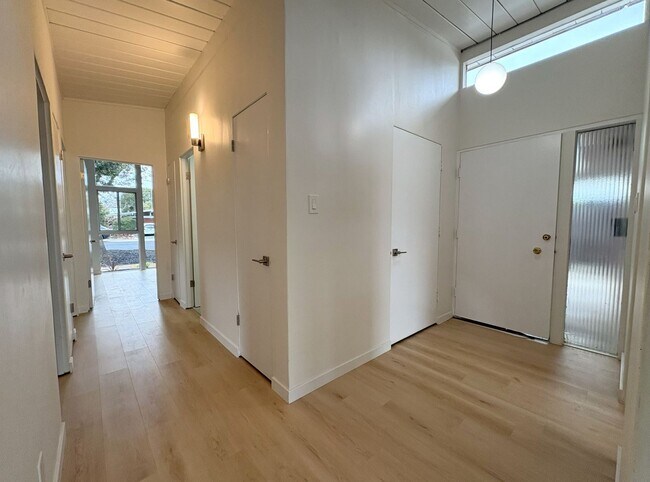 Foto del edificio - Newly Remodeled Single Family Home Available Now!