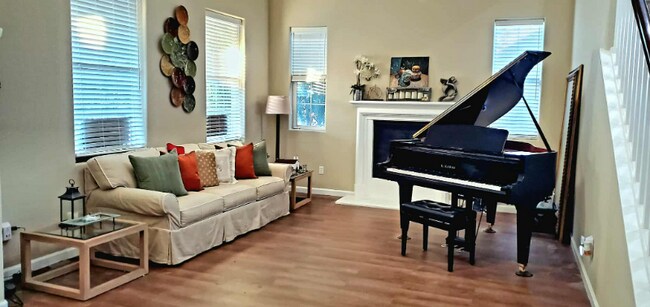 Foto del edificio - 4503 Sweet Water St