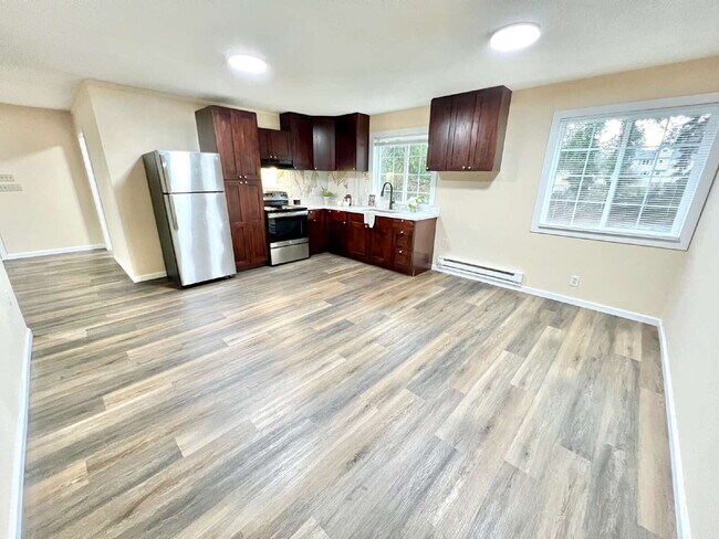 Foto del edificio - Elevated 3-Bedroom Home with Secure Garage & Cozy Living Space