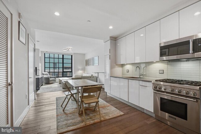 Building Photo - 45 Sutton Square SW