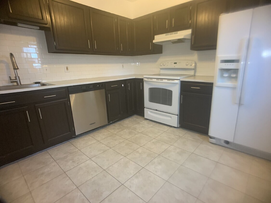 Building Photo - "Charming 3-Bed Townhouse Retreat in Etters – 1.5 Baths & 1200 Sq Ft of Comfort!"