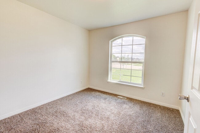 Building Photo - 597 Stonebridge St