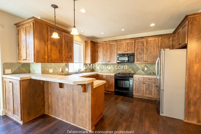 Foto del edificio - Light & Bright Three Bedroom Home In Hills...