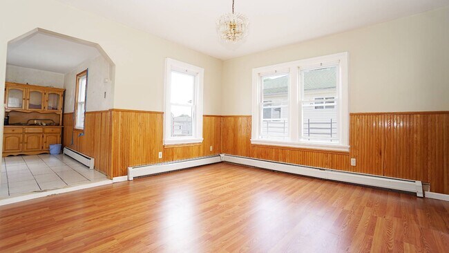 Building Photo - 509 Delafield Ave