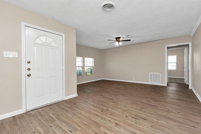 Building Photo - 6144 Doulton Dr