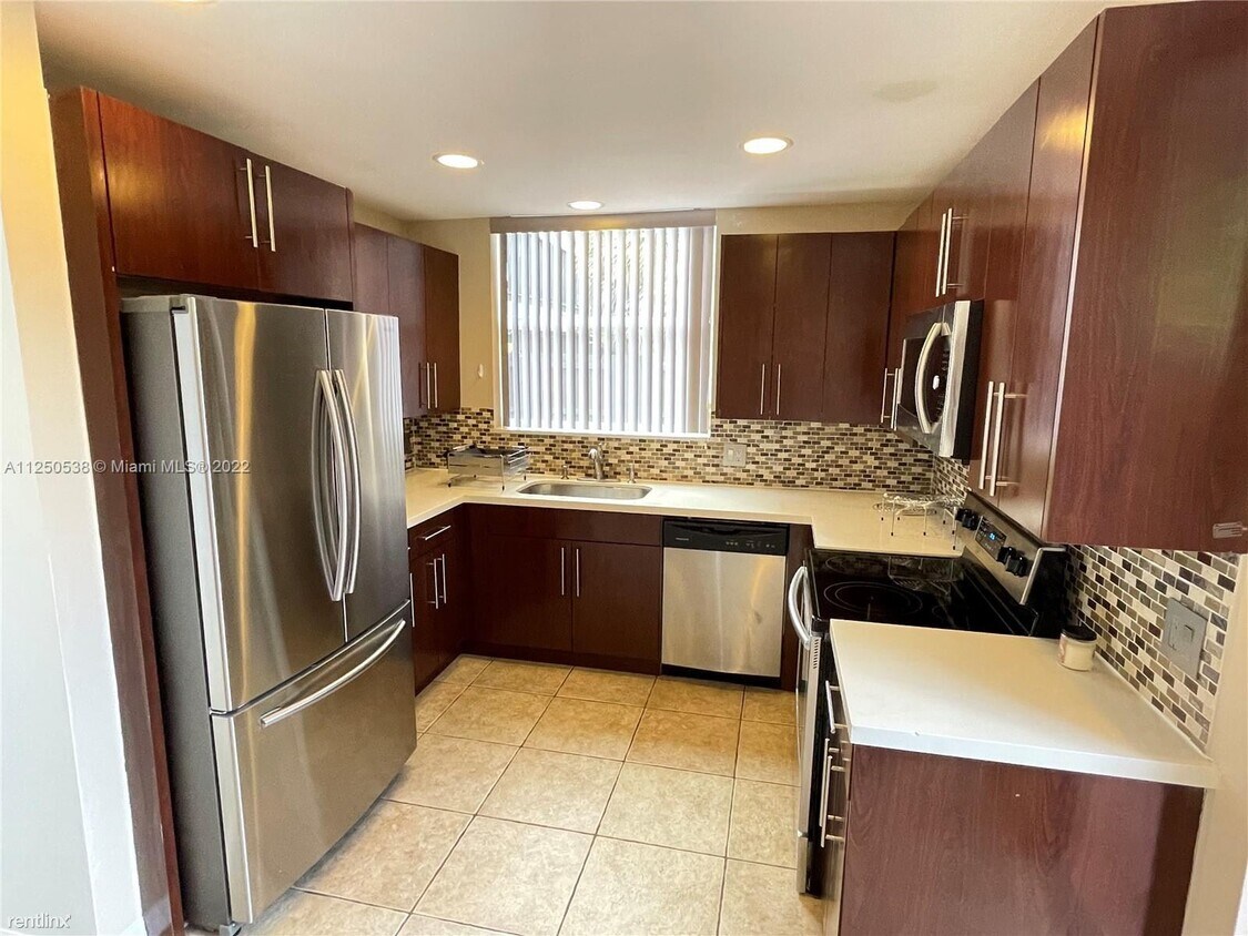 Primary Photo - 3 br, 3 bath House - 5762 Fox Hollow Dr Apt C