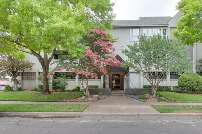 Building Photo - Newly Renovated One Bedroom in the Desired Oak Lawn Neighborhood.