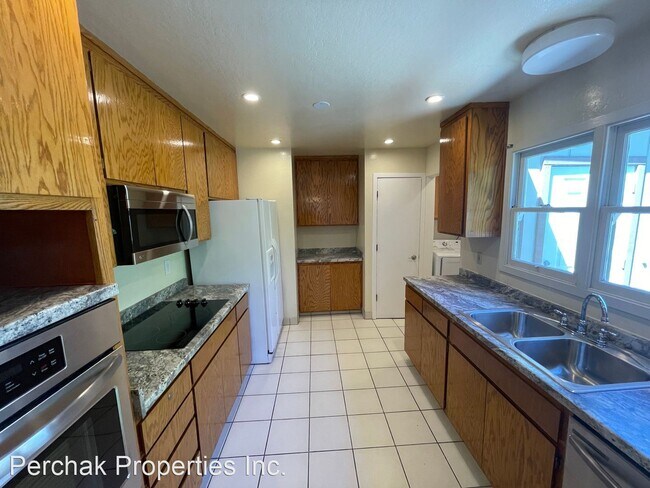 Foto del edificio - 3 br, 2 bath House - 2477 Pacheco Street