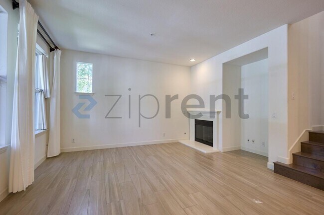 Building Photo - Unit
