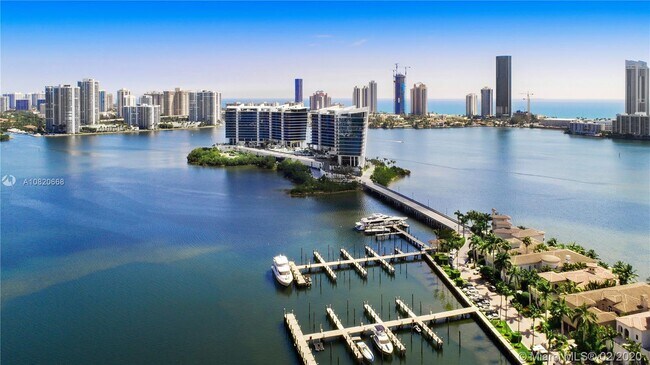 Foto del edificio - 5000 Island Estates Dr
