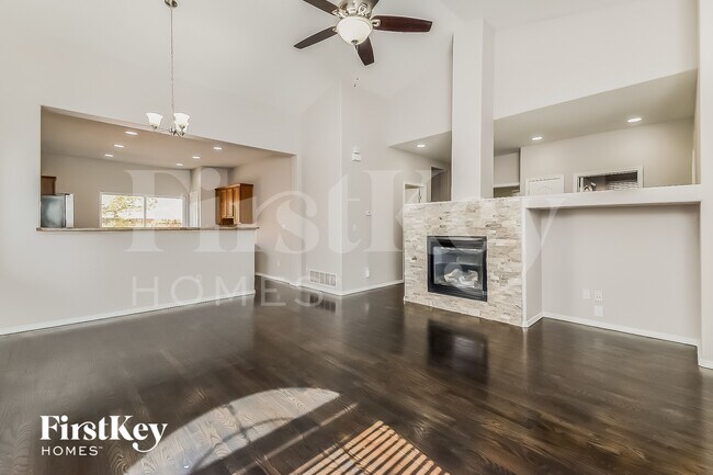 Foto del edificio - 10116 Kings Canyon Dr