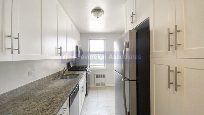 Building Photo - 3555 Oxford Avenue
