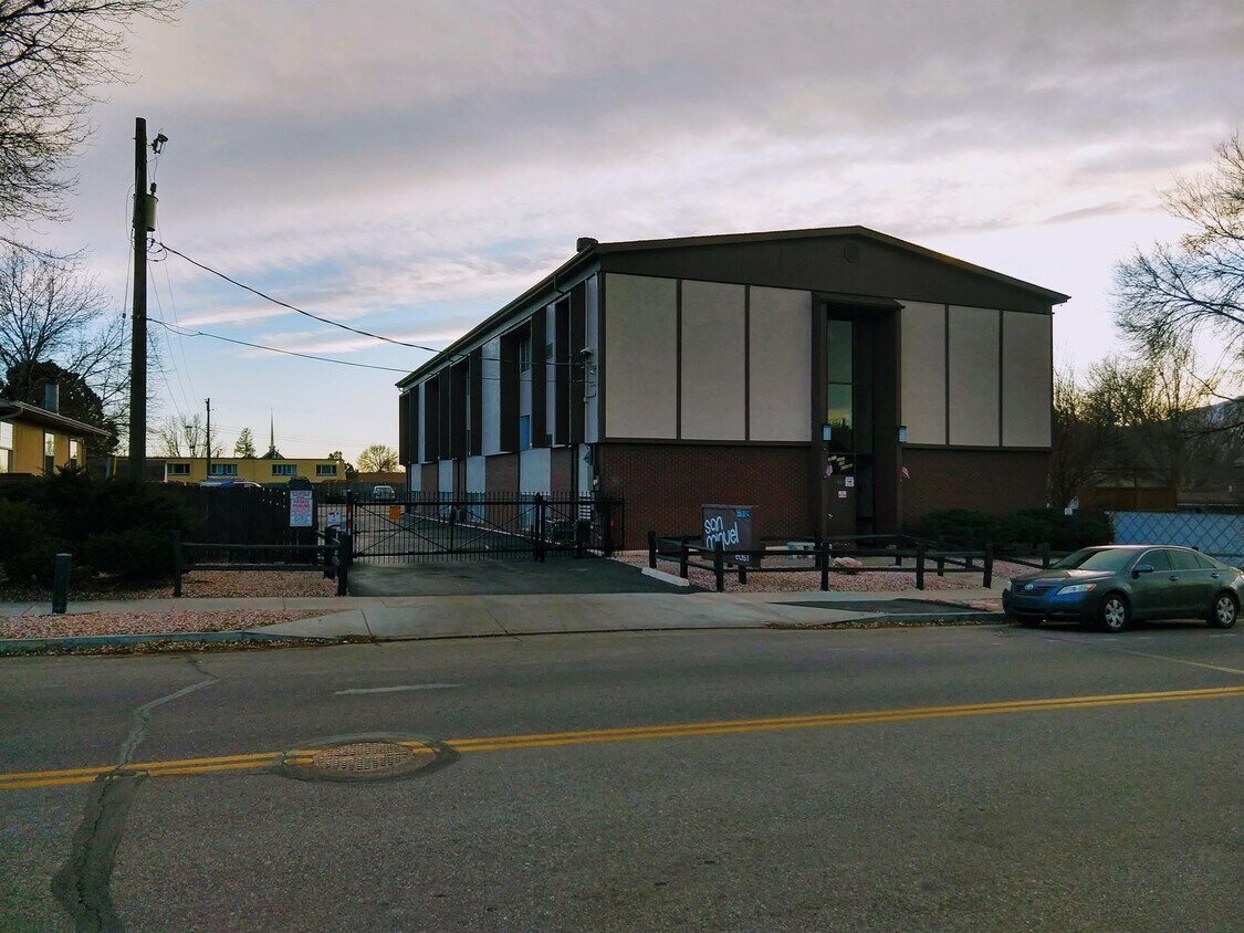 Primary Photo - 3611 E San Miguel St