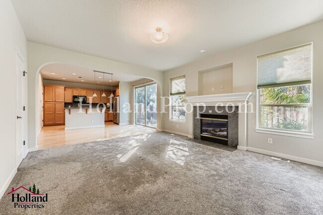 Foto del edificio - Beautiful 3-Bedroom Home with Large Loft &...