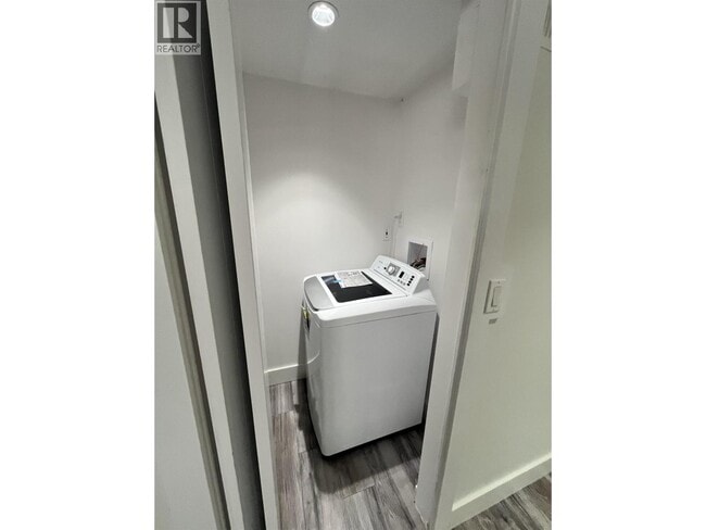 Building Photo - 348 Laurentian Crescent