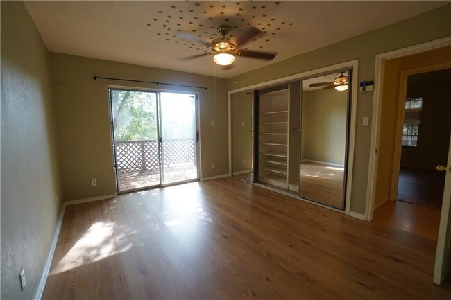 Foto del edificio - 2506 Cedarview Dr