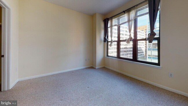Foto del edificio - 1001 L St NW