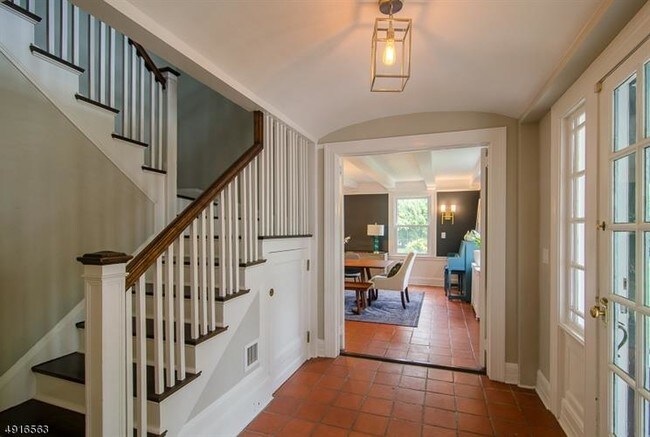 Building Photo - 4 Halsey Pl