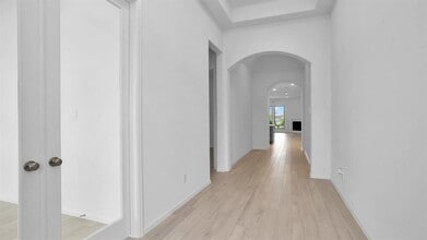 Building Photo - 2910 Starling Dr