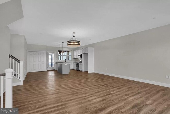 Building Photo - 121 Despina Dr