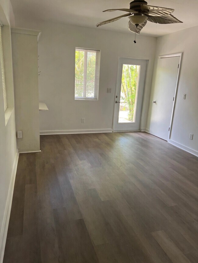 Foto del edificio - 2490 NE 182nd St