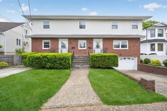 Building Photo - 68 Graywood Rd