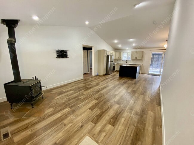 Foto del edificio - Updated 3BR - 2BA Gardener's Dream, w/ RV parking