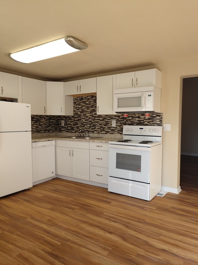 Eat in Kitchen - 2030 Culbertson Ave