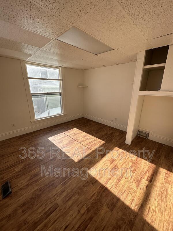 Building Photo - 1227 12th Ave