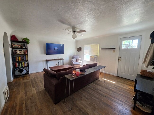 Photo - 813-825 Lee Ave Apartment