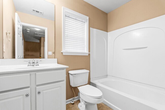 Building Photo - 3 Bedroom Home in John's Creek!