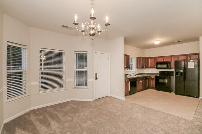 Foto del edificio - Apply Now for this 4 Bedroom  & Get One Mo...