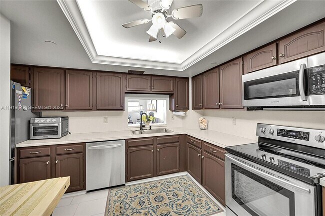 Foto del edificio - 3200 Port Royale Dr N