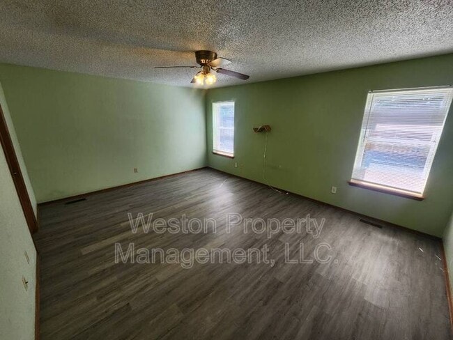 Building Photo - 3220 Duvall Dr