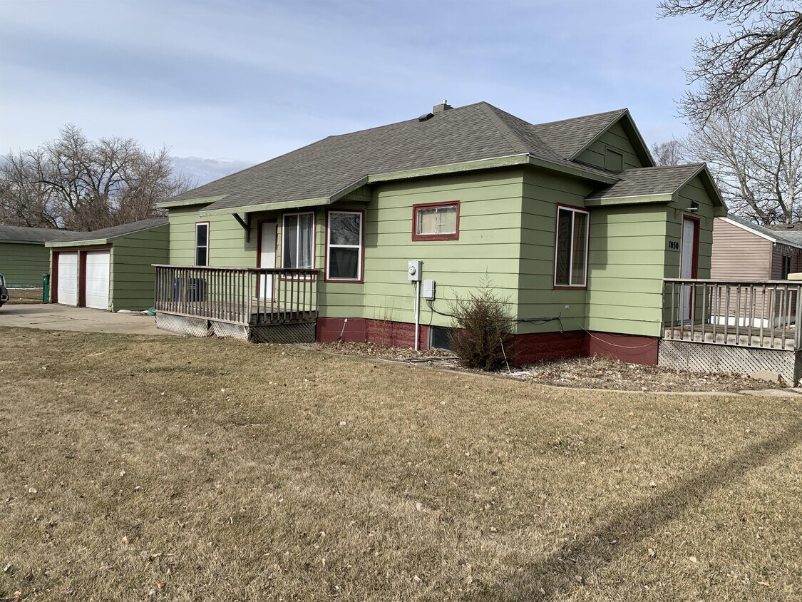 1030 E Kemp Ave, Watertown, SD 57201 House Rental in Watertown, SD